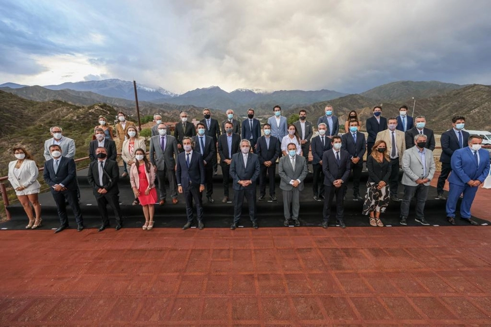 Rioja Alberto Fernandez gabinete y ocho Gobernadores